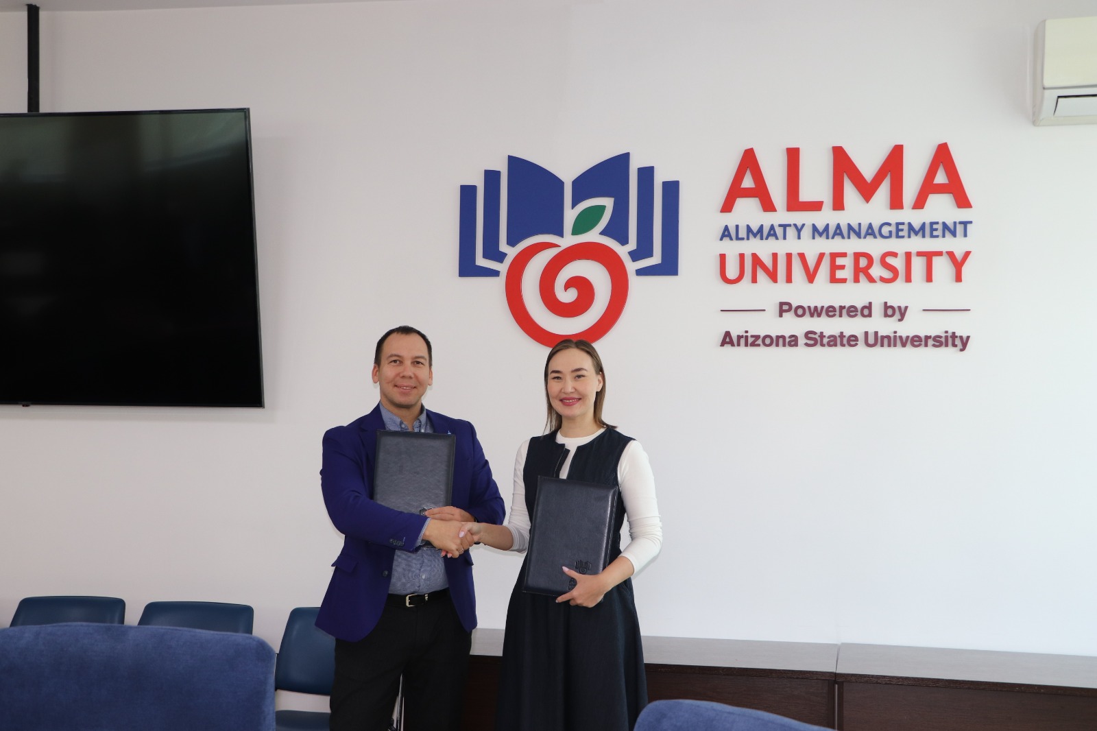  AlmaU подписал меморандум о взаимопнимании с Национальной платежной корпорацией