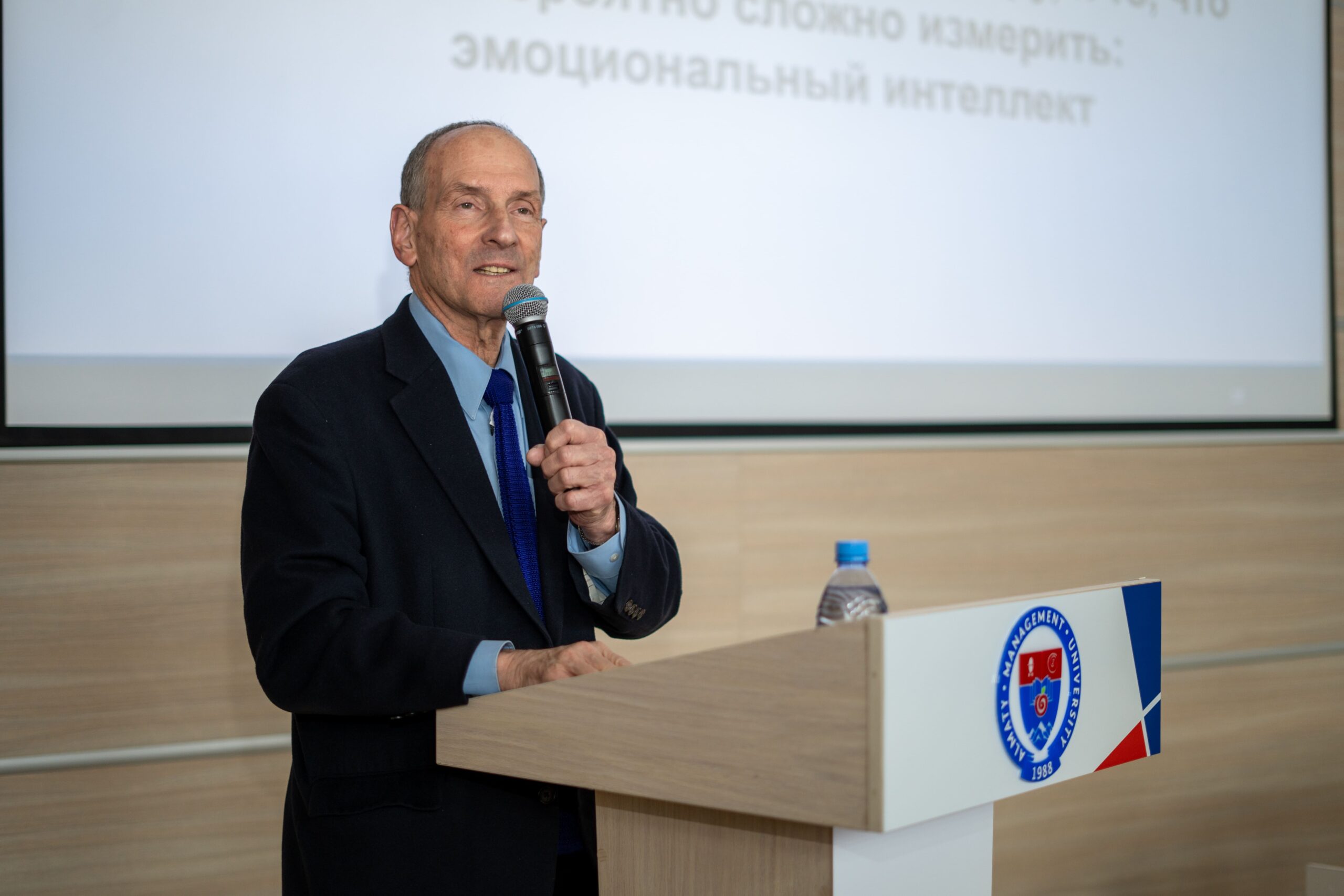  Президент American University of Central Asia (AUCA) Тимоти О’Коннор посетил AlmaU в рамках рабочего визита