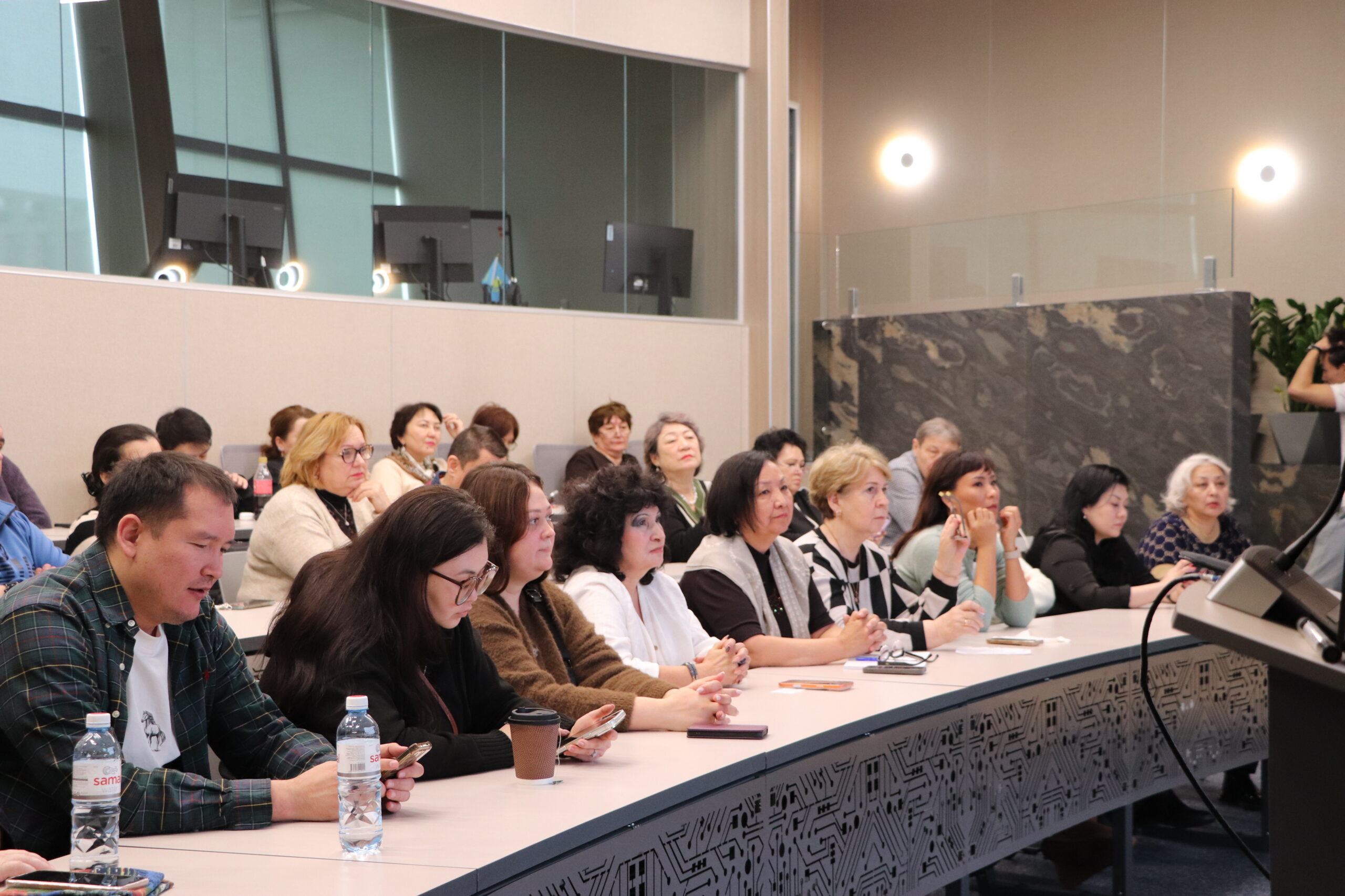 ХБА колледжі AlmaU-мен академиялық сабақтастықты қалай дамытады