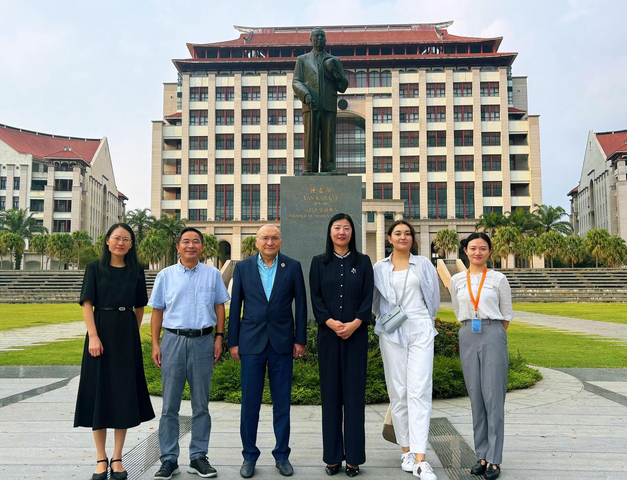 The AlmaU delegation visited Xiamen University Malaysia