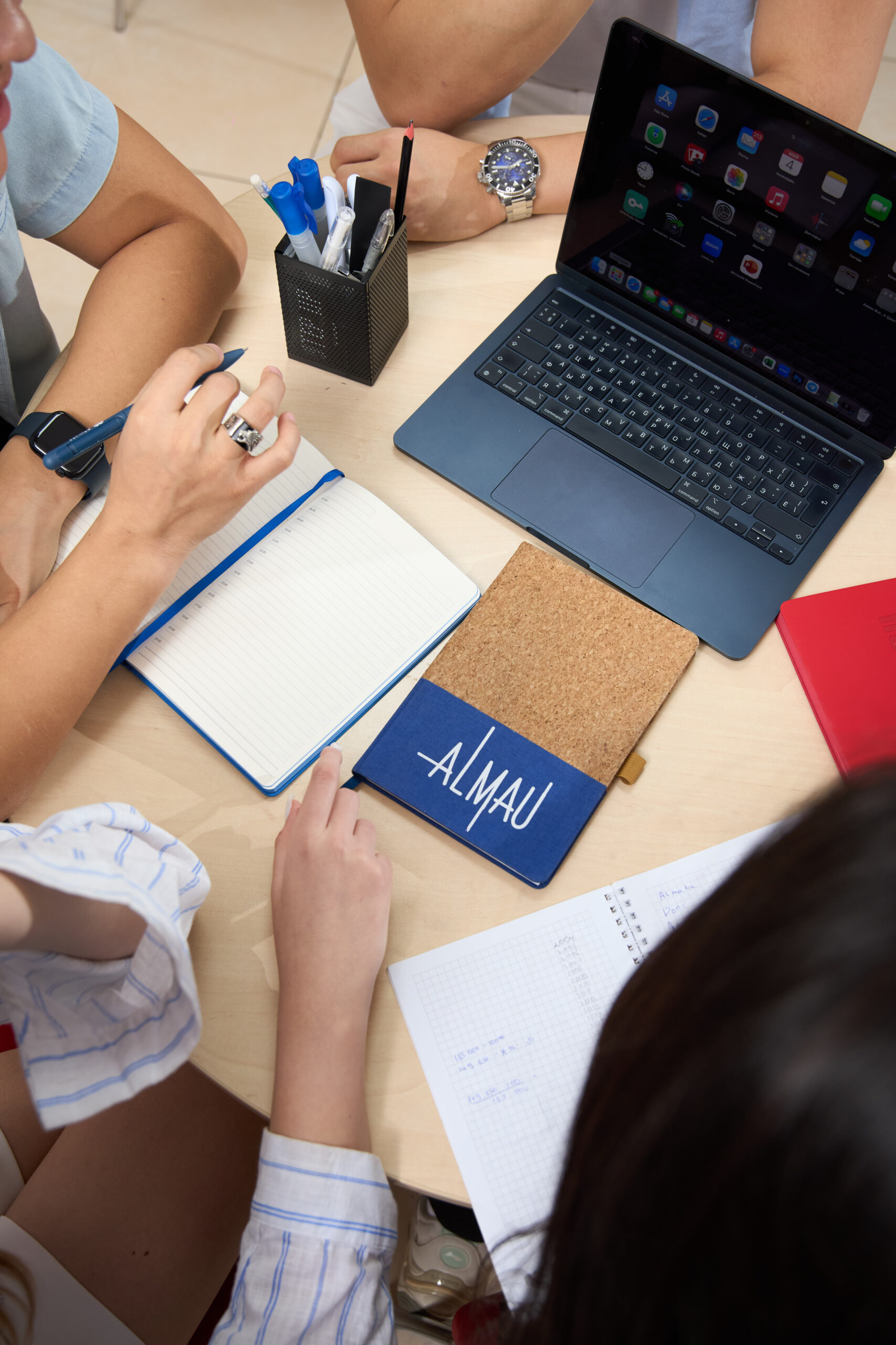 «Жасанды интеллект дәуіріндегі цифрлық білім беру» атты халықаралық ғылыми-тәжірибелік конференция