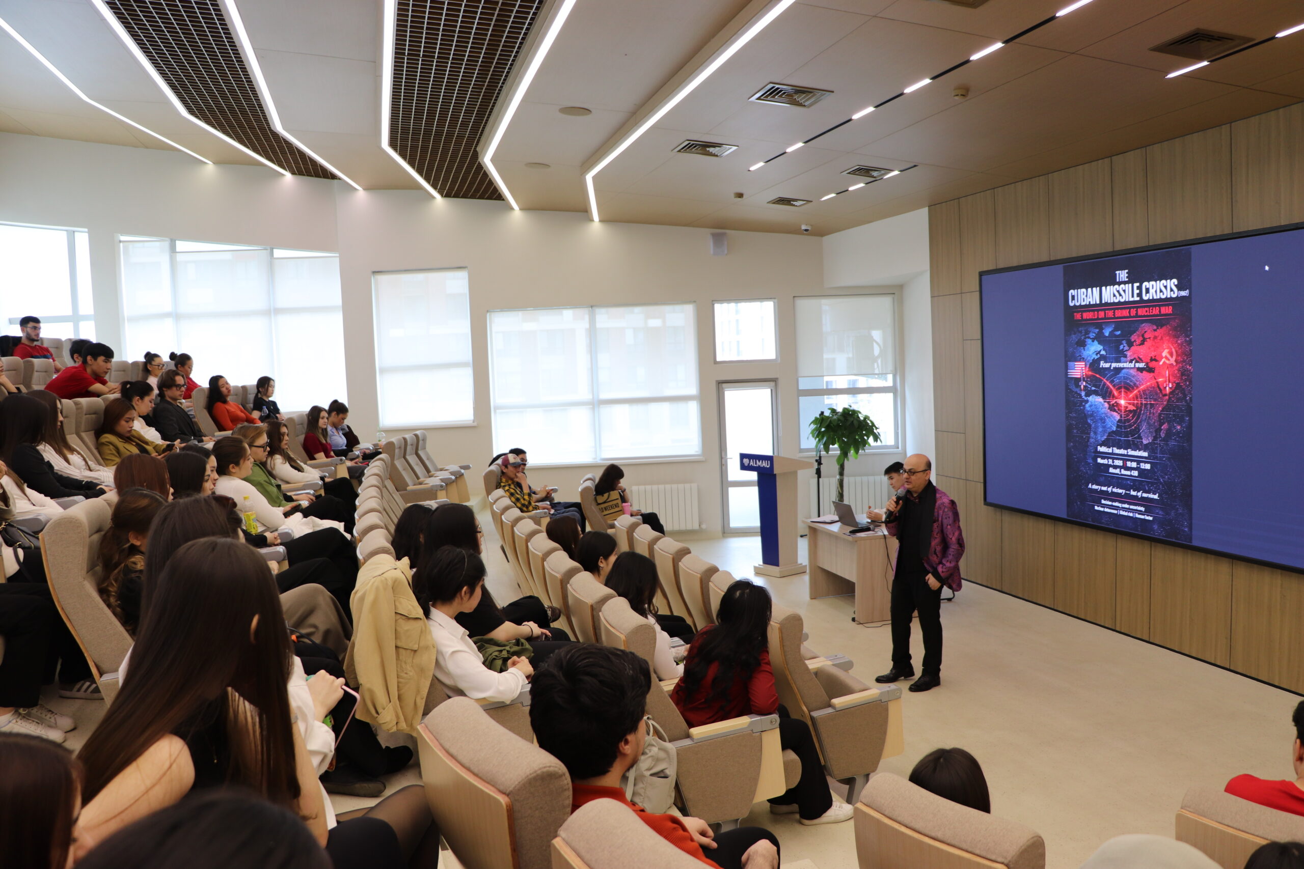 AlmaU-де 1962 жылғы Кариб дағдарысын реконструкциялау бойынша саяси театр өтті