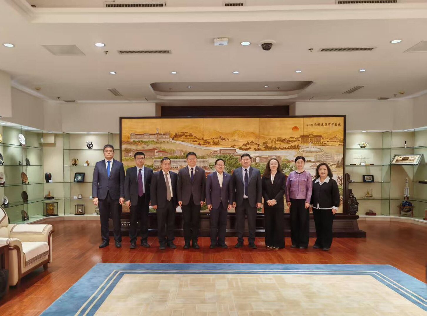  AlmaU ректоры Қытайға ресми сапар аясында Tianjin University-ге барды