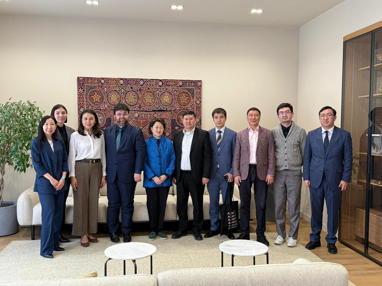 Түркі мәдениеті және мұрасы қорының президенті Ақтоты Райымқұлова AlmaU университетіне жауап сапарымен келді