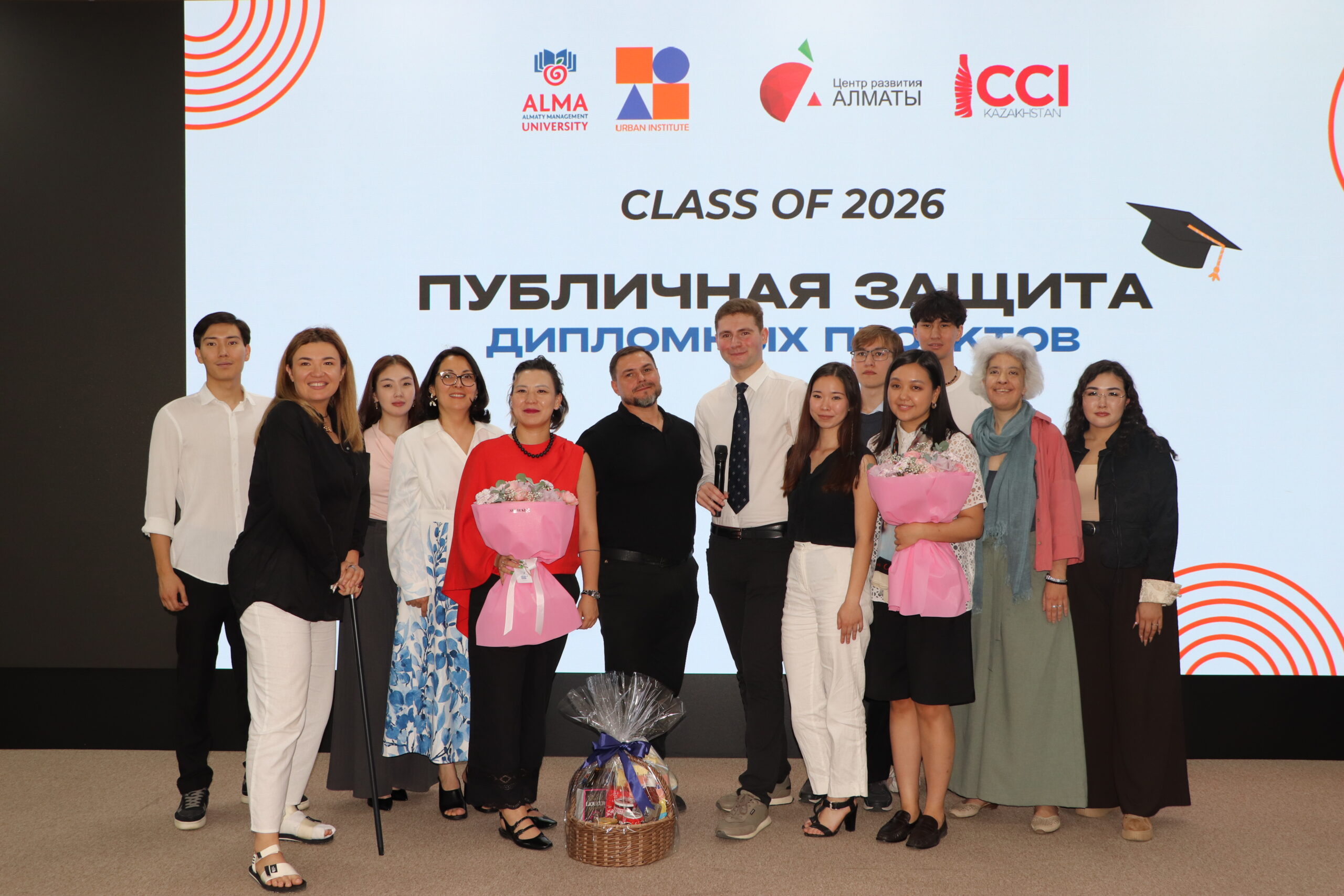 Қаланың болашағы жас урбанистердің көзқарасымен: AlmaU-да дипломдық жобалардың ашық қорғауы өтті