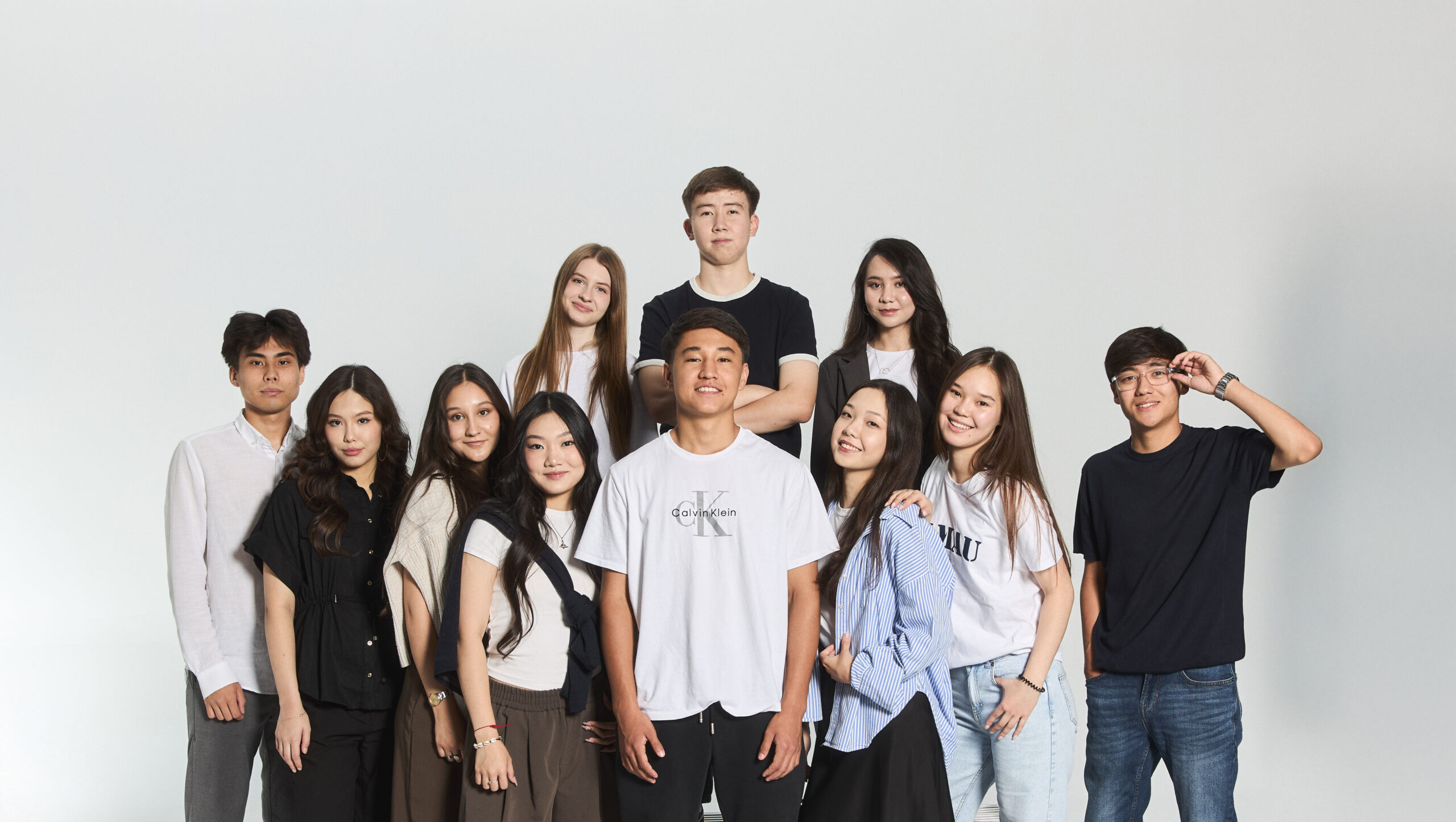 AlmaU-дағы English Camp: Мектеп оқушыларына арналған ағылшын тілі, көшбасшылық және инновациялар әлеміне бойлау